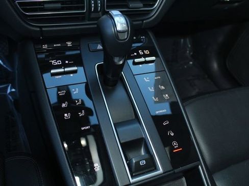 Certified 2023 Porsche Macan image 17