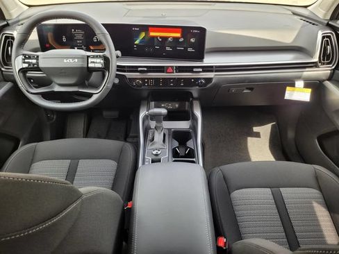 New 2026 Kia Sorento LX FWD image 13