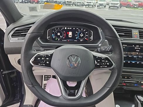 Used 2022 Volkswagen Tiguan SEL R-Line image 21