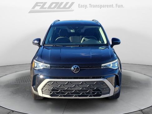 Certified 2025 Volkswagen Taos SE image 2