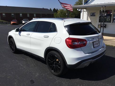 Used 2019 Mercedes-Benz GLA 250 4MATIC w/ Premium Package image 4