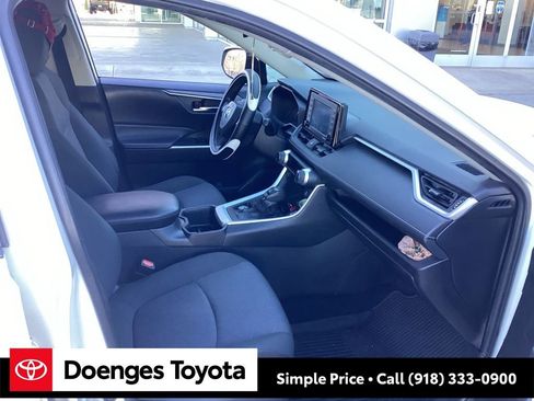 Used 2022 Toyota RAV4 XLE image 8