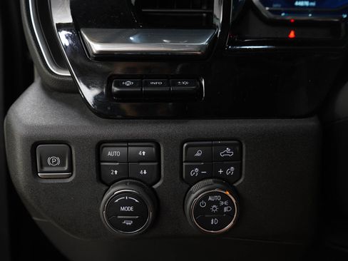 Used 2022 Chevrolet Silverado 1500 LTZ AWD/4WD image 27