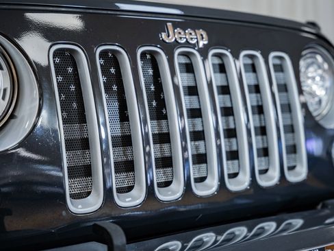 Used 2017 Jeep Wrangler Unlimited Sahara w/ Connectivity Group image 7