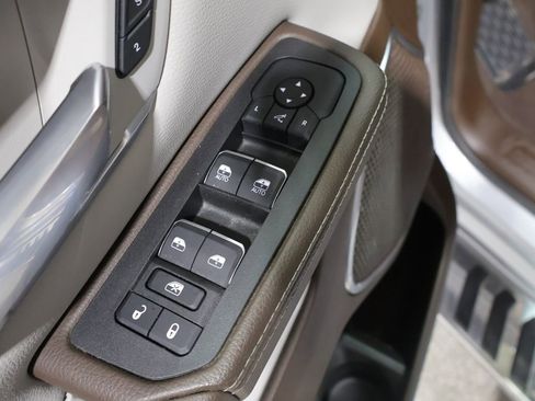 Used 2025 RAM 1500 Laramie AWD/4WD image 15