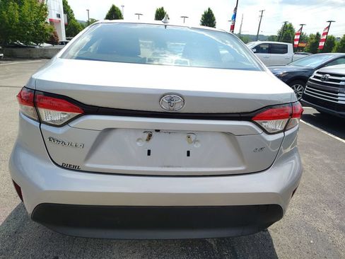 Used 2023 Toyota Corolla LE w/ LE Convenience Package FWD image 5