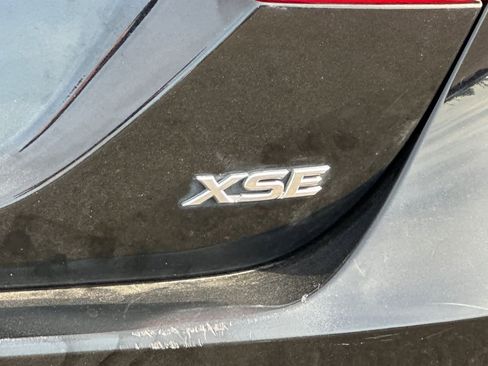 Used 2019 Toyota Camry XSE image 7