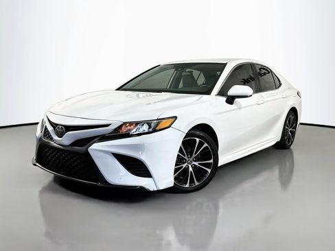 Used 2019 Toyota Camry SE FWD image 3