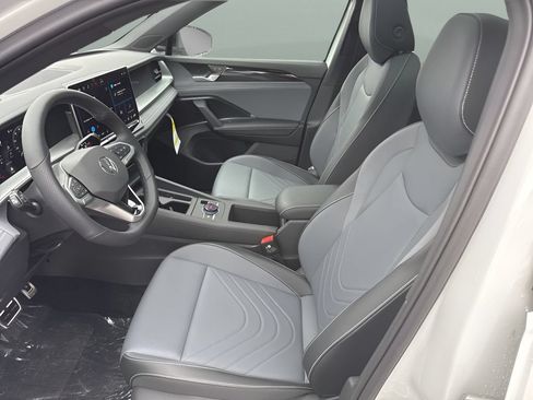 New 2026 Volkswagen Tiguan SE R-Line AWD/4WD image 9