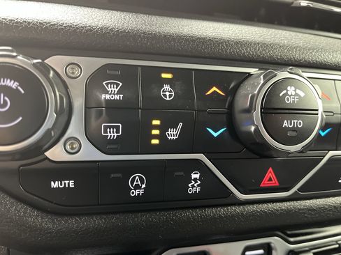 Used 2024 Jeep Wrangler Unlimited Sport AWD/4WD image 21