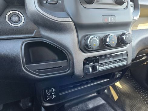Used 2024 RAM 2500 Tradesman w/ Chrome Appearance Group image 21