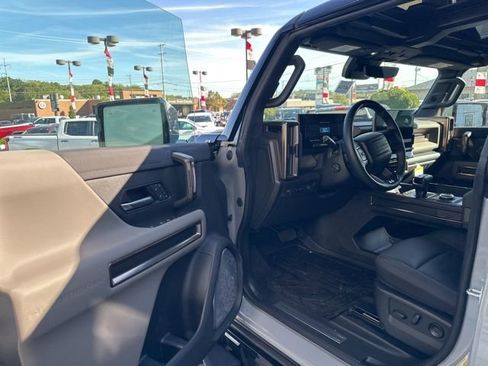 New 2025 GMC Hummer EV 2X image 17
