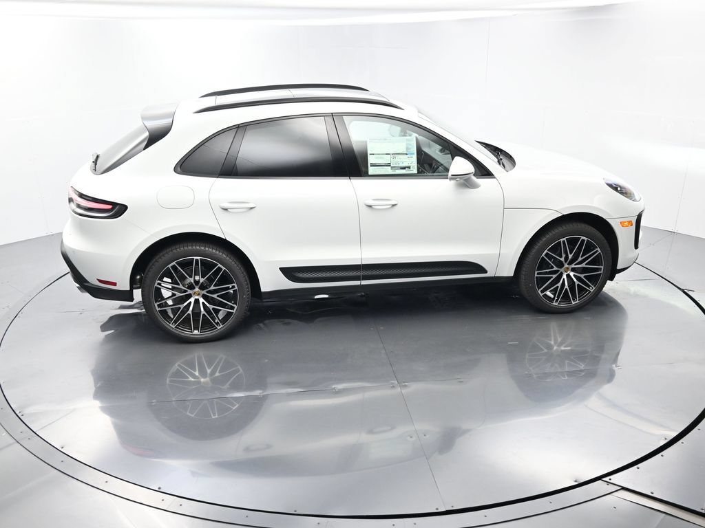 Certified 2026 Porsche Macan AWD/4WD image 18