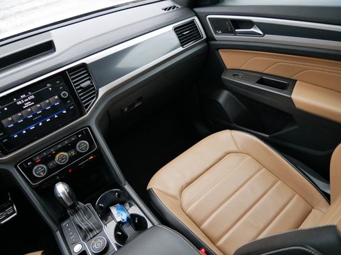 Certified 2022 Volkswagen Atlas Cross Sport SEL Premium R-Line image 11