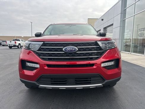 Used 2022 Ford Explorer XLT w/ Equipment Group 202A image 2