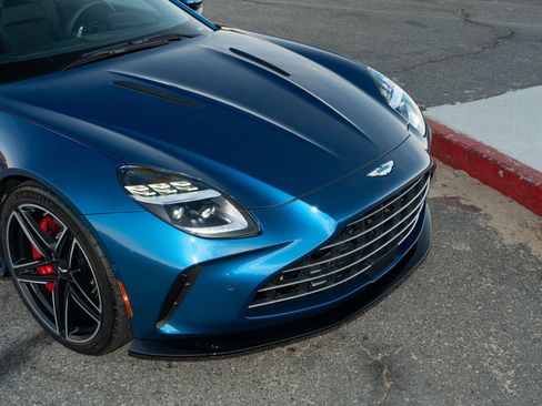 Used 2025 Aston Martin V8 Vantage Coupe RWD image 9