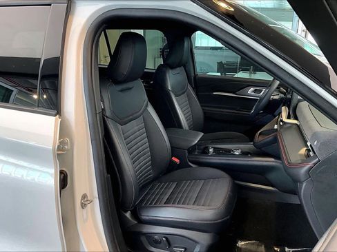 Used 2025 Ford Explorer ST-Line image 9