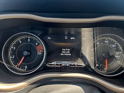 Used 2017 Jeep Cherokee Limited AWD/4WD image 11
