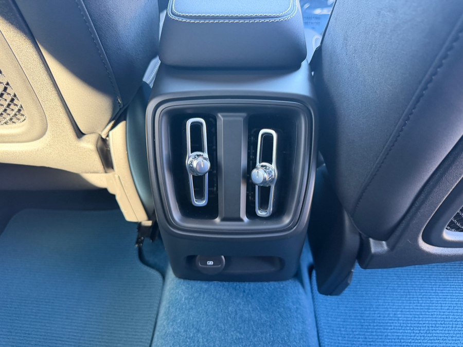 Used 2023 Volvo C40 P8 Recharge Plus AWD/4WD image 39