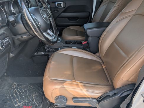 Used 2021 Jeep Gladiator Rubicon AWD/4WD image 6