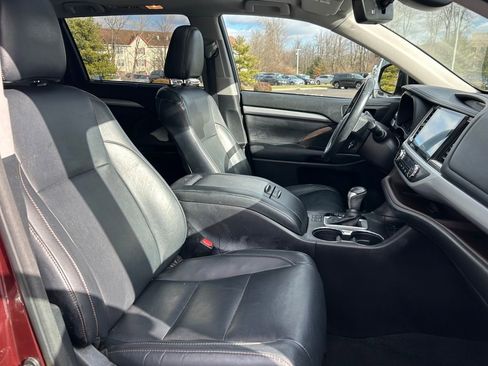Used 2017 Toyota Highlander XLE image 26