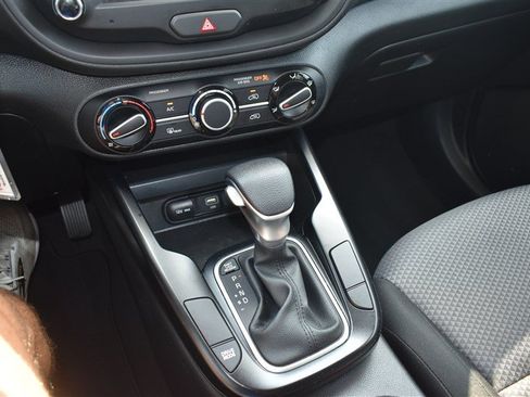 Used 2025 Kia Soul LX w/ LX Technology Package FWD image 17