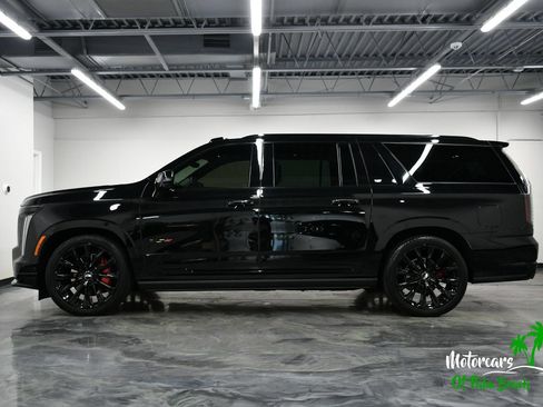 Used 2026 Cadillac Escalade ESV V w/ LPO, ONYX Package AWD/4WD image 4