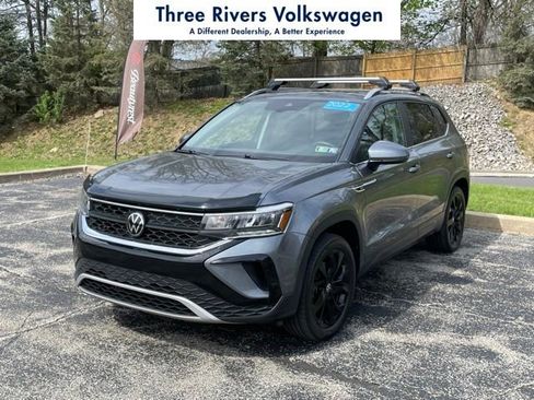 Used 2022 Volkswagen Taos SE image 1
