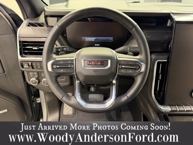 Used 2025 GMC Yukon Elevation w/ LPO, Elevation Black Package AWD/4WD image 10