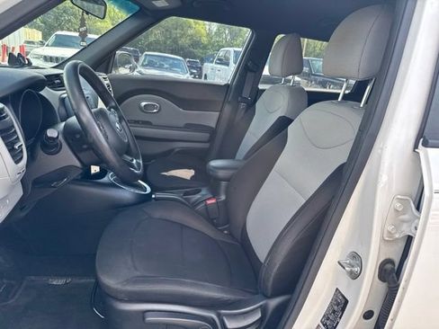 Used 2018 Kia Soul FWD image 13