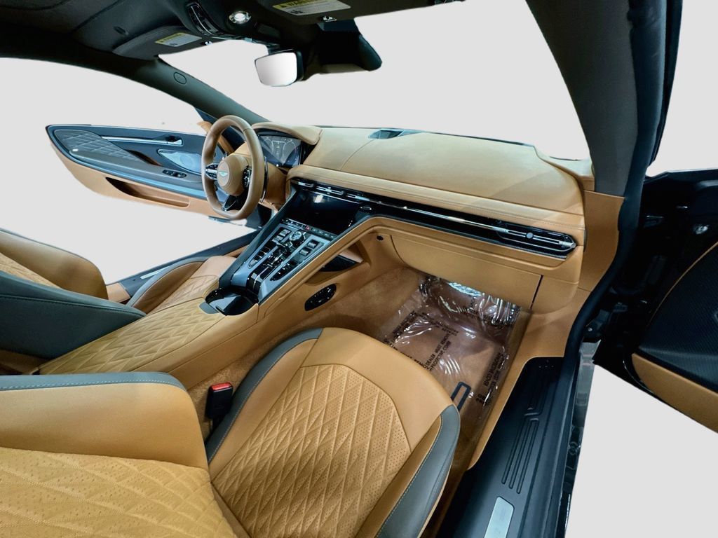 Used 2024 Aston Martin DB12 Coupe RWD image 34