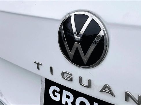 Certified 2022 Volkswagen Tiguan SE image 33