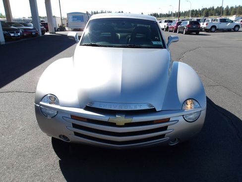 Used 2004 Chevrolet SSR w/ Preferred Equipment Group RWD image 8
