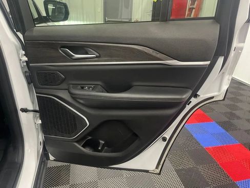 Used 2023 Jeep Grand Cherokee 4WD 4xe image 15