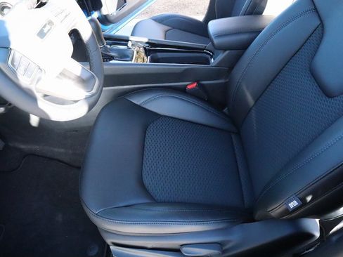 New 2026 Jeep Compass Latitude image 11