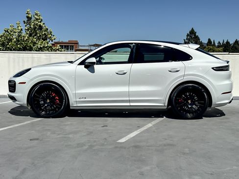 Used 2021 Porsche Cayenne GTS AWD/4WD image 2