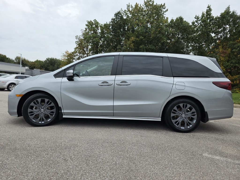 Used 2025 Honda Odyssey Touring image 7