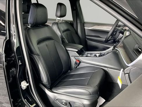New 2026 Jeep Grand Cherokee L Limited w/ Limited Altitude Package AWD/4WD image 12