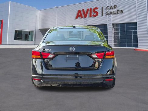 Used 2025 Nissan Altima 2.5 SV FWD image 7