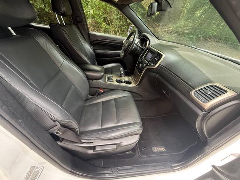 Used 2014 Jeep Grand Cherokee Laredo w/ All Weather Capability Group AWD/4WD image 11
