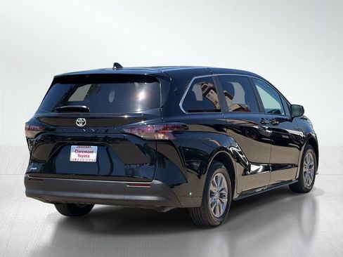 Certified 2026 Toyota Sienna LE FWD image 8