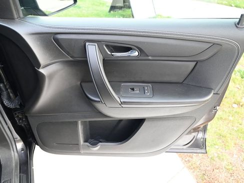 Used 2015 GMC Acadia SLE image 43