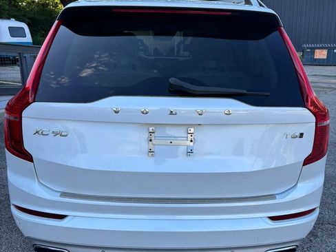 Used 2016 Volvo XC90 T6 Momentum w/ Momentum Plus Package AWD/4WD image 4