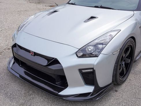 Used 2010 Nissan GT-R Premium image 11