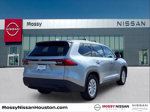 Used 2024 Toyota Grand Highlander XLE image 7