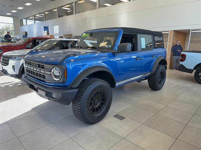 Used 2025 Ford Bronco 4-Door AWD/4WD image 3
