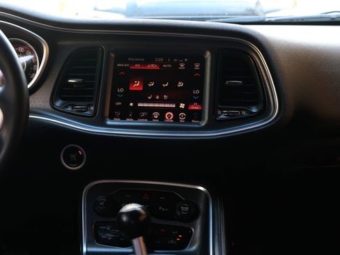 Used 2015 Dodge Challenger R/T Scat Pack w/ Scat Pack Appearance Package image 39