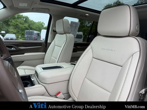 Used 2023 GMC Yukon XL Denali AWD/4WD image 17