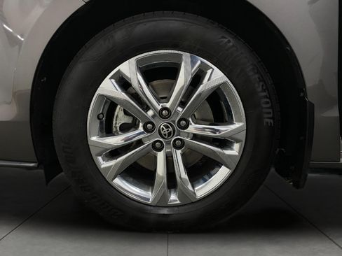 Used 2022 Toyota Sienna Platinum AWD/4WD image 14
