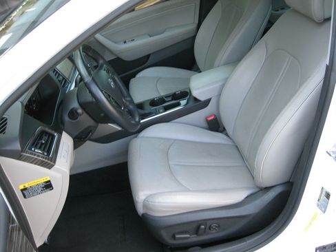Used 2015 Hyundai Sonata Limited w/ Option Group 05 FWD image 14